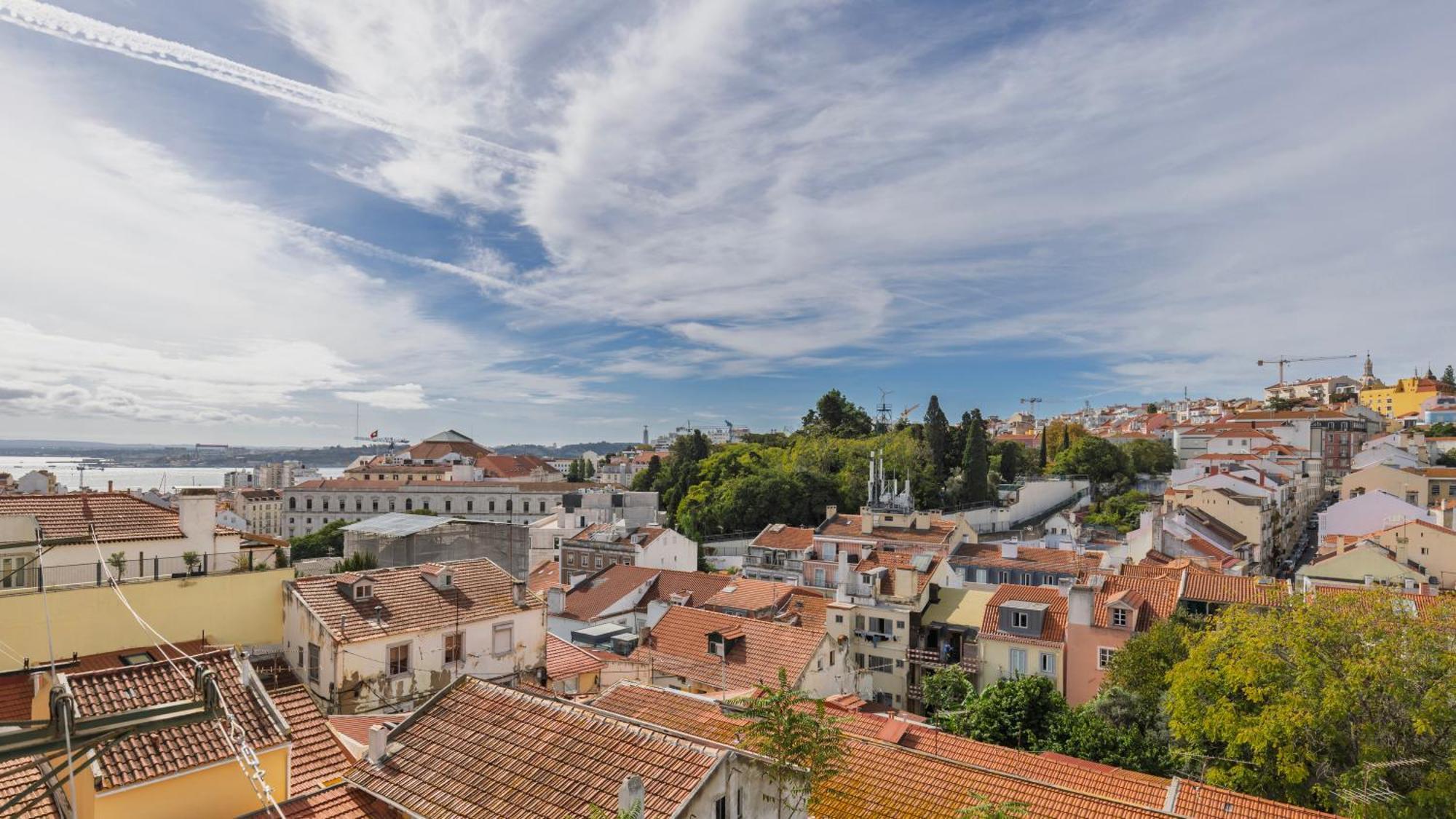 Sunny Design Apt In Praca Das Flores By Lovelystay Lisbon Bagian luar foto