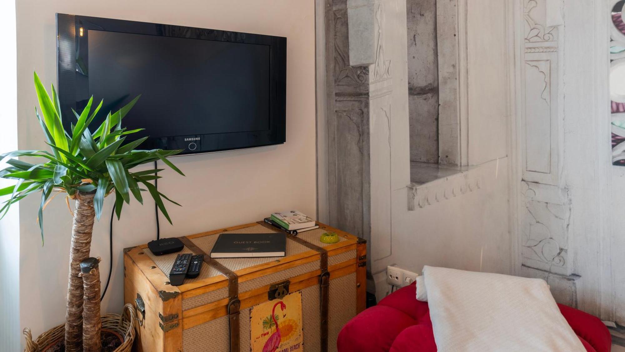 Sunny Design Apt In Praca Das Flores By Lovelystay Lisbon Bagian luar foto
