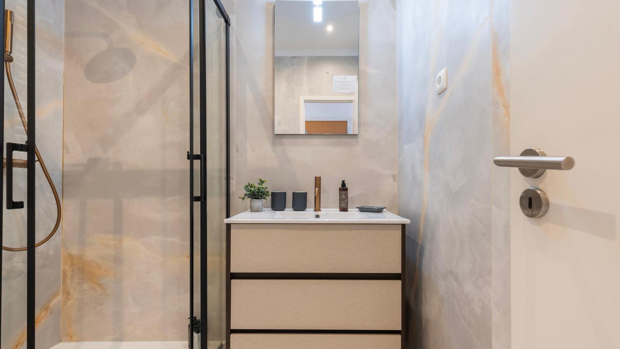 Sunny Design Apt In Praca Das Flores By Lovelystay Lisbon Bagian luar foto