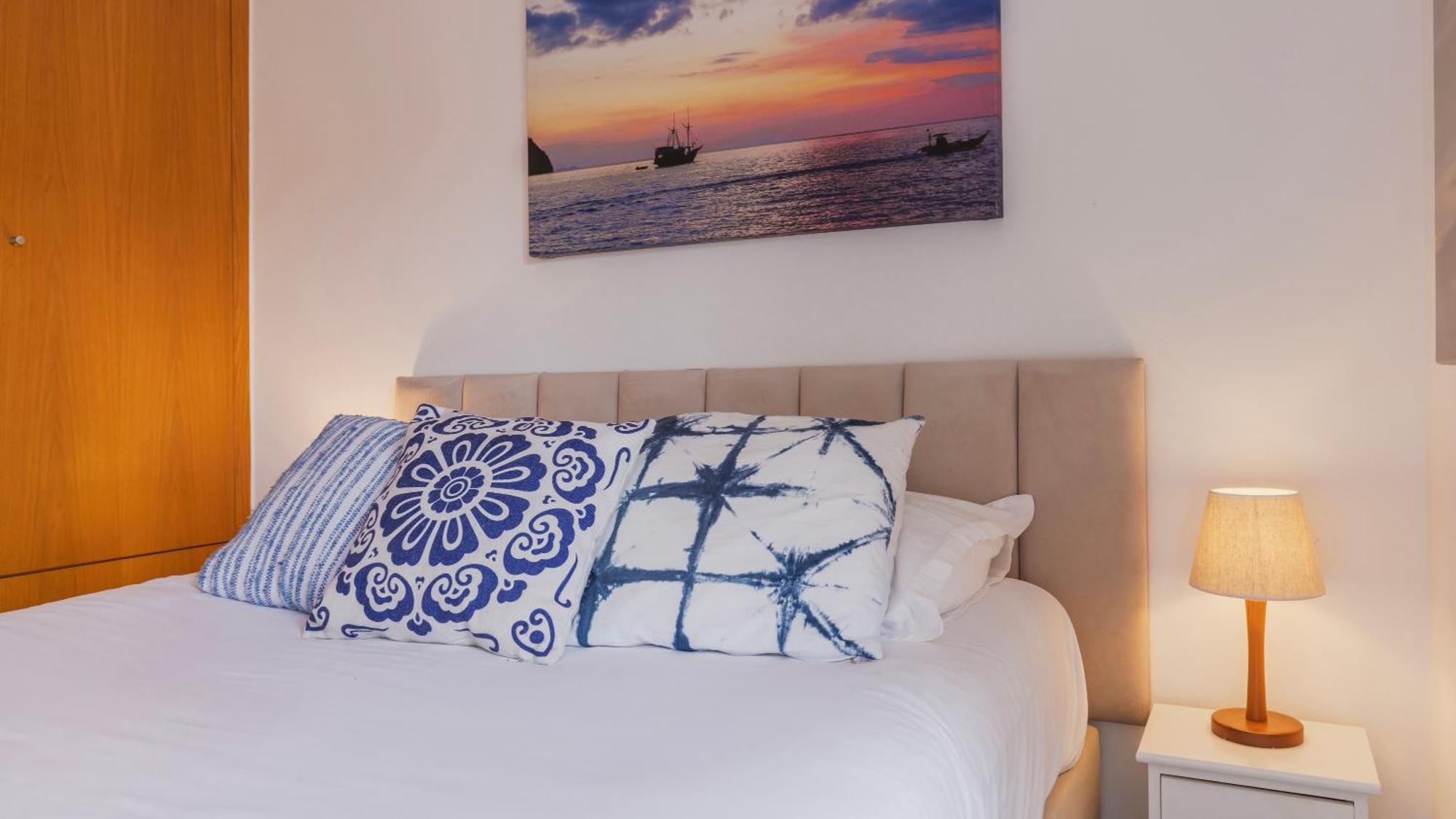Sunny Design Apt In Praca Das Flores By Lovelystay Lisbon Bagian luar foto