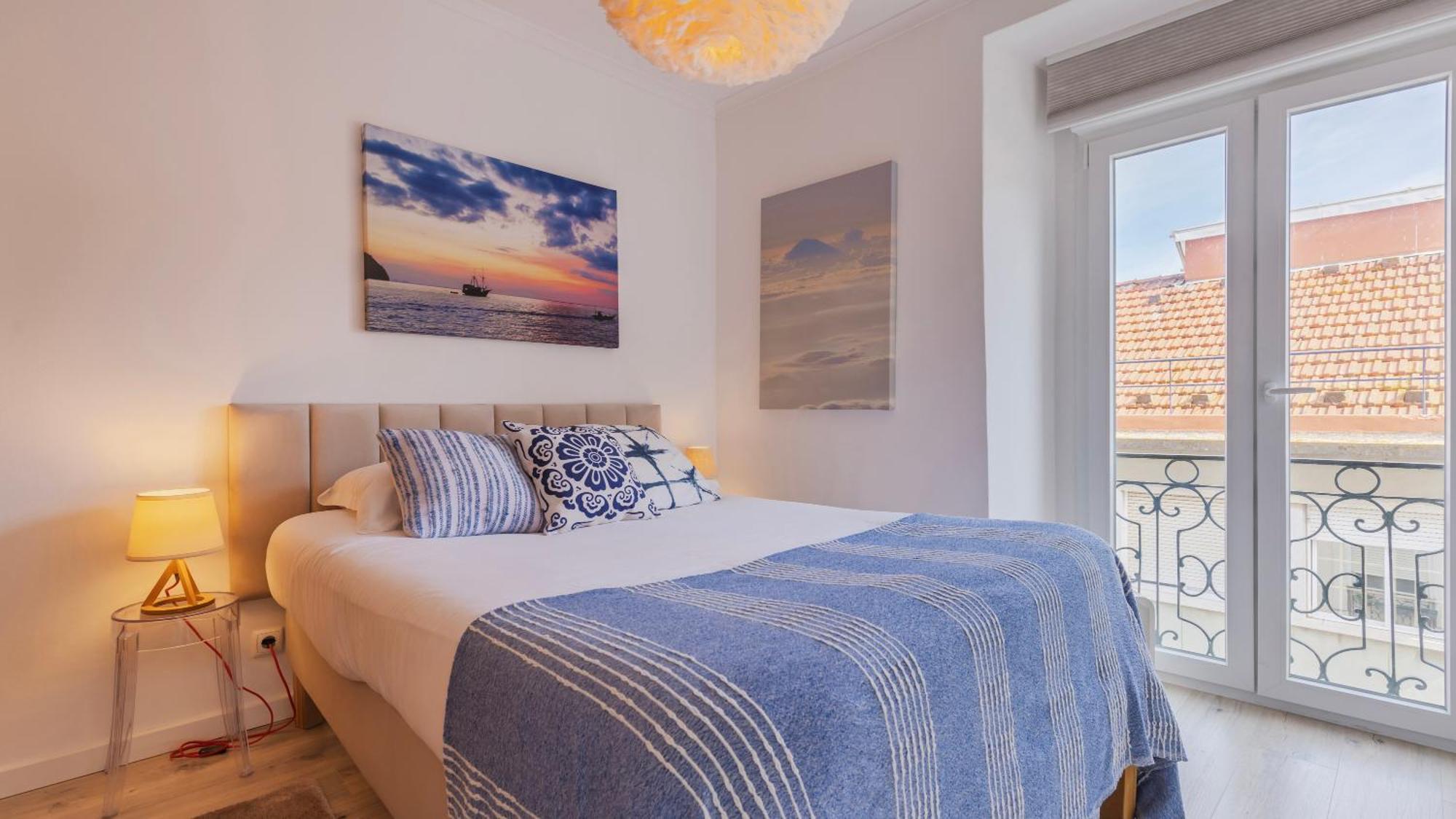 Sunny Design Apt In Praca Das Flores By Lovelystay Lisbon Bagian luar foto