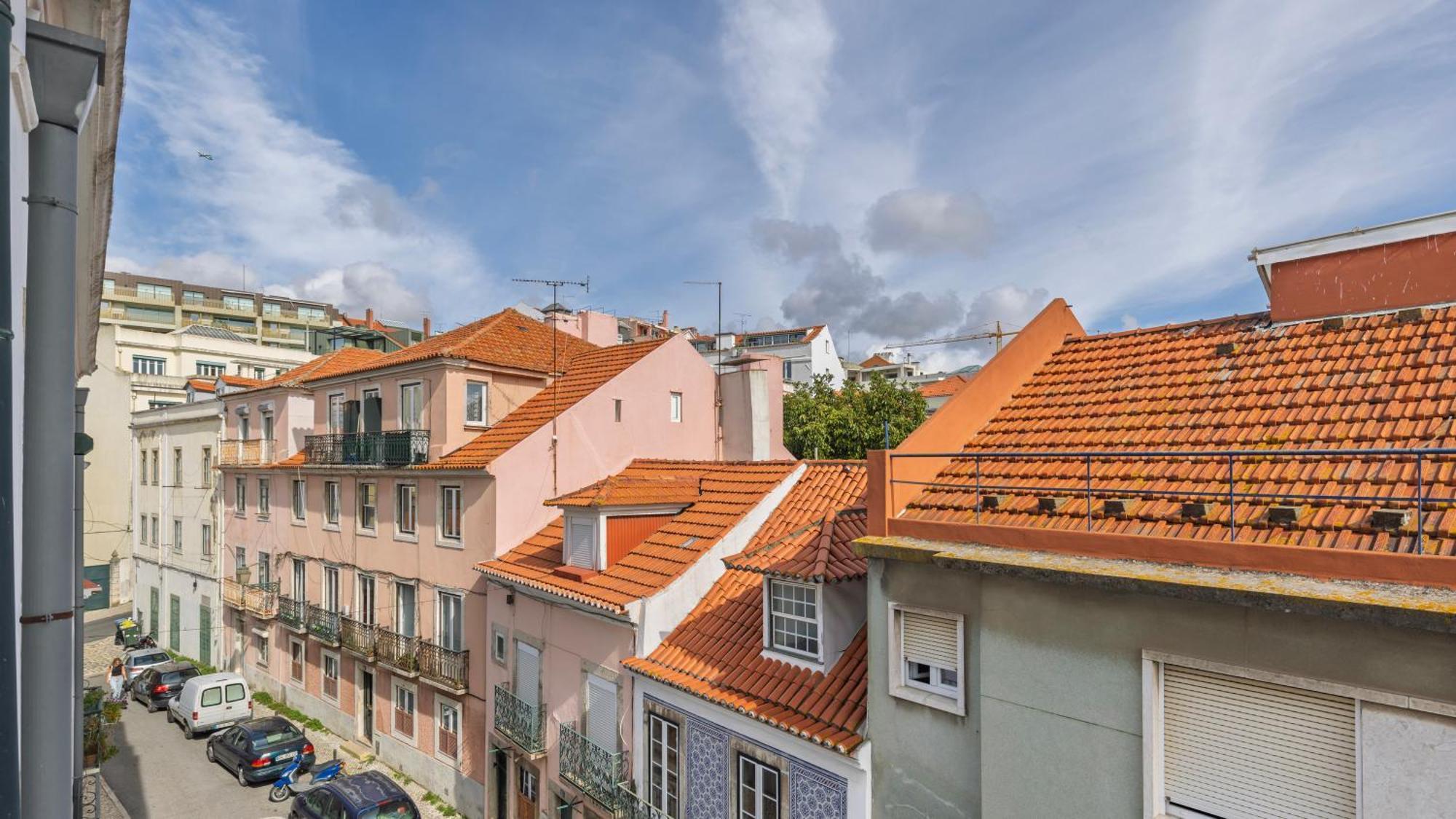 Sunny Design Apt In Praca Das Flores By Lovelystay Lisbon Bagian luar foto