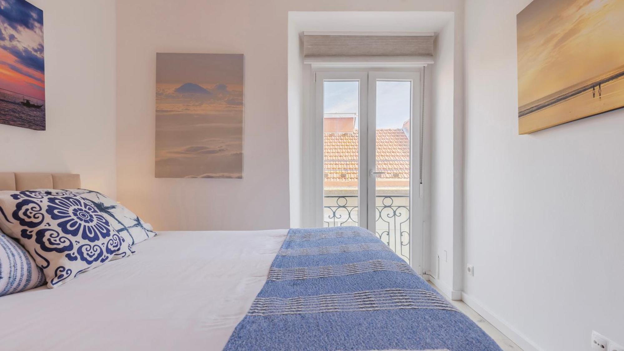 Sunny Design Apt In Praca Das Flores By Lovelystay Lisbon Bagian luar foto