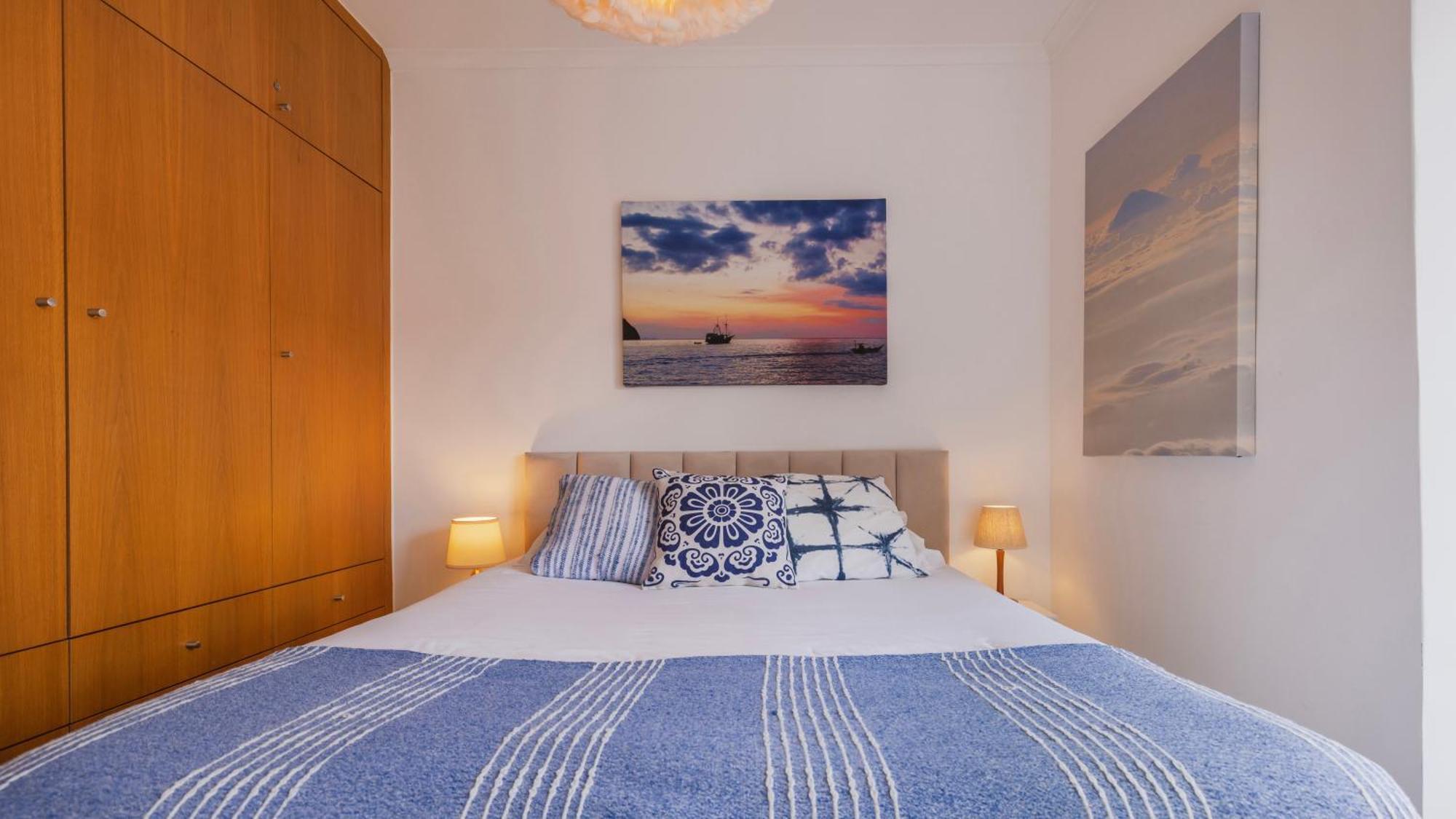 Sunny Design Apt In Praca Das Flores By Lovelystay Lisbon Bagian luar foto